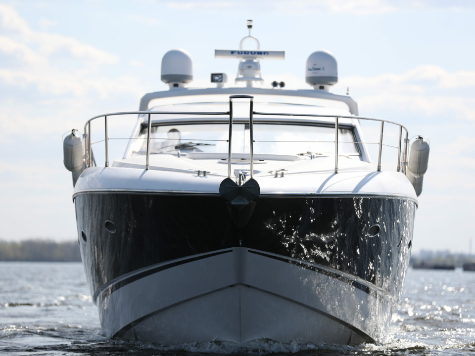 ЯХТА Sunseeker Portofino 53